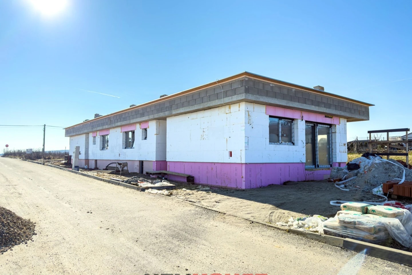 Novostavba 4i bungalovu (RD1) s pozemkom 281 m² v novej časti Tr. Jastrabia