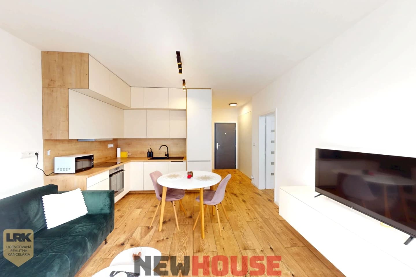 Na prenájom 2 izbový byt s parkovacím miestom, balkónom a veľkým šatníkom na ul. Rulandská v Trenčíne